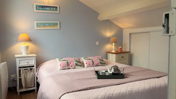 2 Schlafzimmer, Schreibtisch, Bügeleisen/Bügelbrett, Reisekinderbett