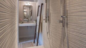 A narrow hallway with a shower, a mirror, and a towel rack. - ST REMY DE PROVENCE APARTMENTS AND LOFTS (Saint-Rémy-De-Provence)