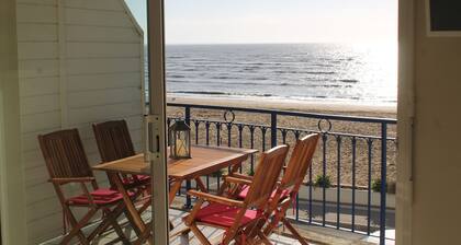 1ST FLOOR SEAFRONT APARTMENT