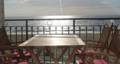 APPARTEMENT FRONT DE MER 1ER ETAGE