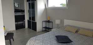 2 bedrooms, iron/ironing board, travel cot, free WiFi
