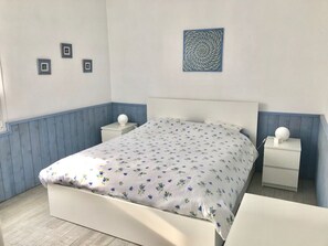 3 bedrooms, iron/ironing board, free WiFi