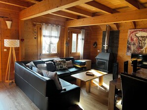 Smart TV, fireplace, DVD player, stereo - Magnificent, quiet Lison chalet with private SPA. (Erckartswiller)