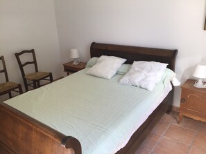 2 chambres, fer et planche à repasser, Wi-Fi gratuit, draps fournis