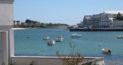 Audierne. plouhinec apartment overlooking the port of Audierne sea view