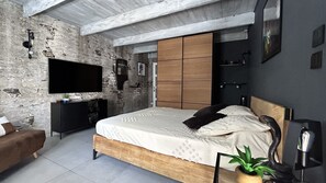 4 chambres, bureau, fer et planche Ă repasser, lit parapluie