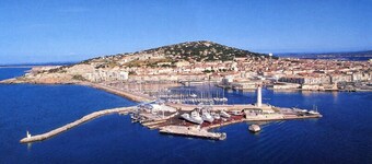 DUPLEX IN OLD MASTER HOUSE SWIMMING POOL, GARDEN, PARKING BEACHES 8 Km away