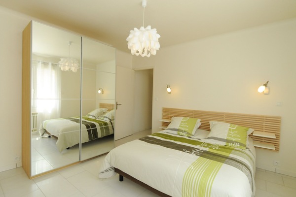 3 camere, una scrivania, ferro/asse da stiro, culla da viaggio