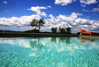 Modern, comfortable 4-star gîte in a quiet woodland setting