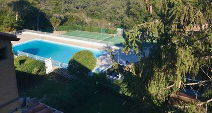 Villa avec vue mer, piscine, tennis dans un charmant domaine familial ! :)