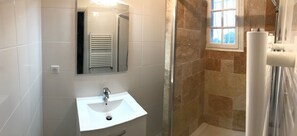 Bathtub, hair dryer, towels - Villa with sea view, swimming pool, tennis in a charming family estate! :) (Villeneuve-Loubet)