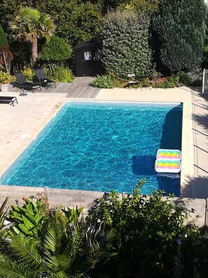 Outdoor pool, a heated pool - Charming house with seaside pool, WIFI, fully equiped kitchen, enclosed garden (Clohars-Carnoët)