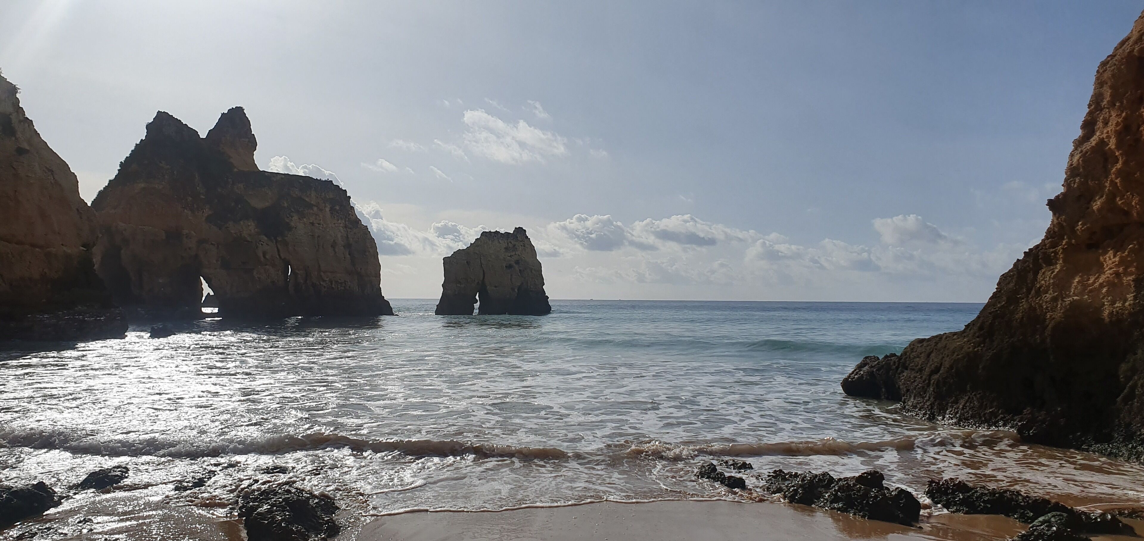 Beach nearby, sun loungers, beach towels