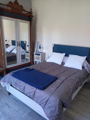 2 bedrooms, iron/ironing board, travel cot, free WiFi