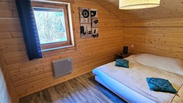 5 slaapkamers, een strijkplank/strijkijzer, reisbedje, gratis wifi