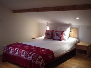 2 chambres, fer et planche à repasser, lit parapluie, Wi-Fi gratuit