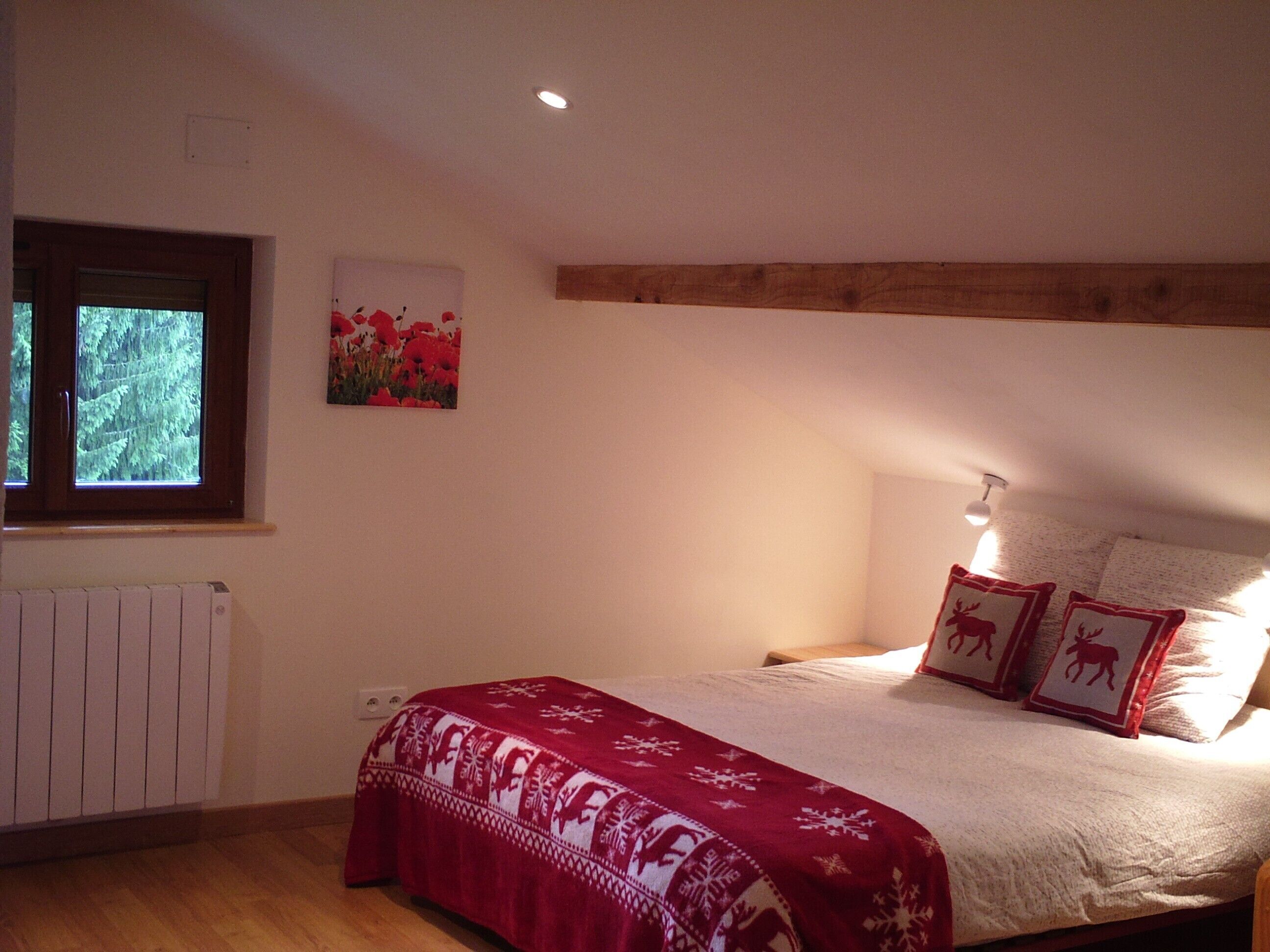 2 bedrooms, iron/ironing board, travel crib, WiFi (free)