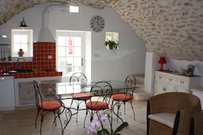 Dining - Charming cottage. Nice view of Nyons (Nyons)