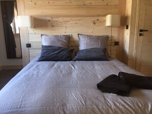 3 bedrooms, iron/ironing board, travel crib, internet - Traditional Chalet - Sainte Foy Tarentaise "Cristal Dark (Sainte-Foy-Tarentaise)