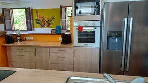 Fridge, microwave, oven, stovetop - Villa with pool and air conditioning close to beaches (STE LUCE)