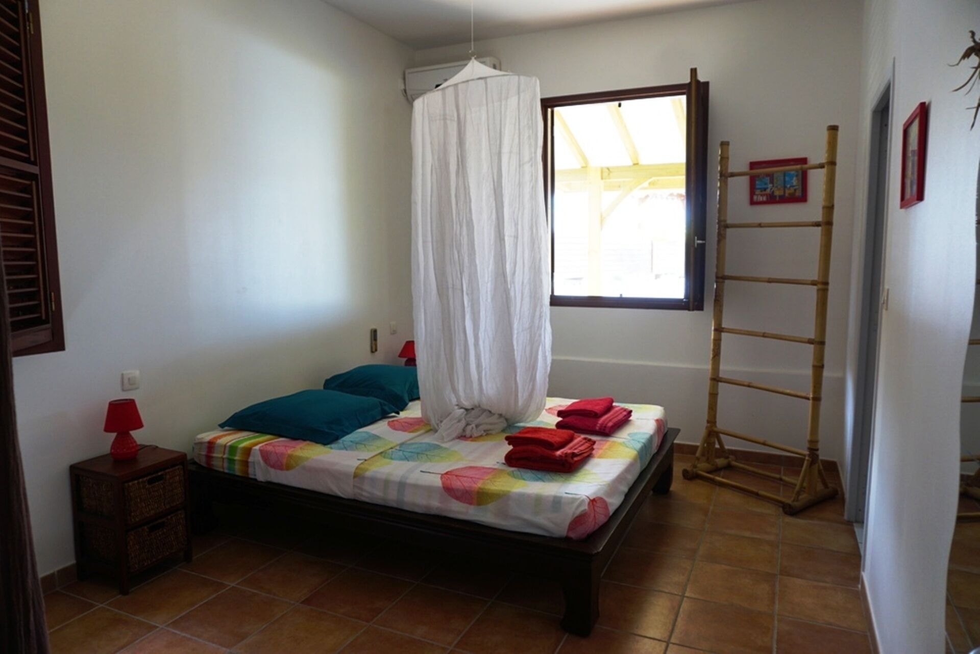 3 bedrooms, desk, iron/ironing board, travel crib