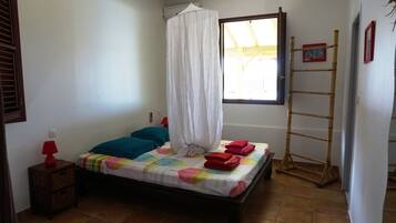 3 bedrooms, desk, iron/ironing board, travel crib