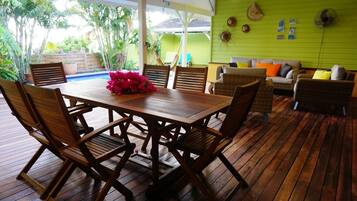 Outdoor dining