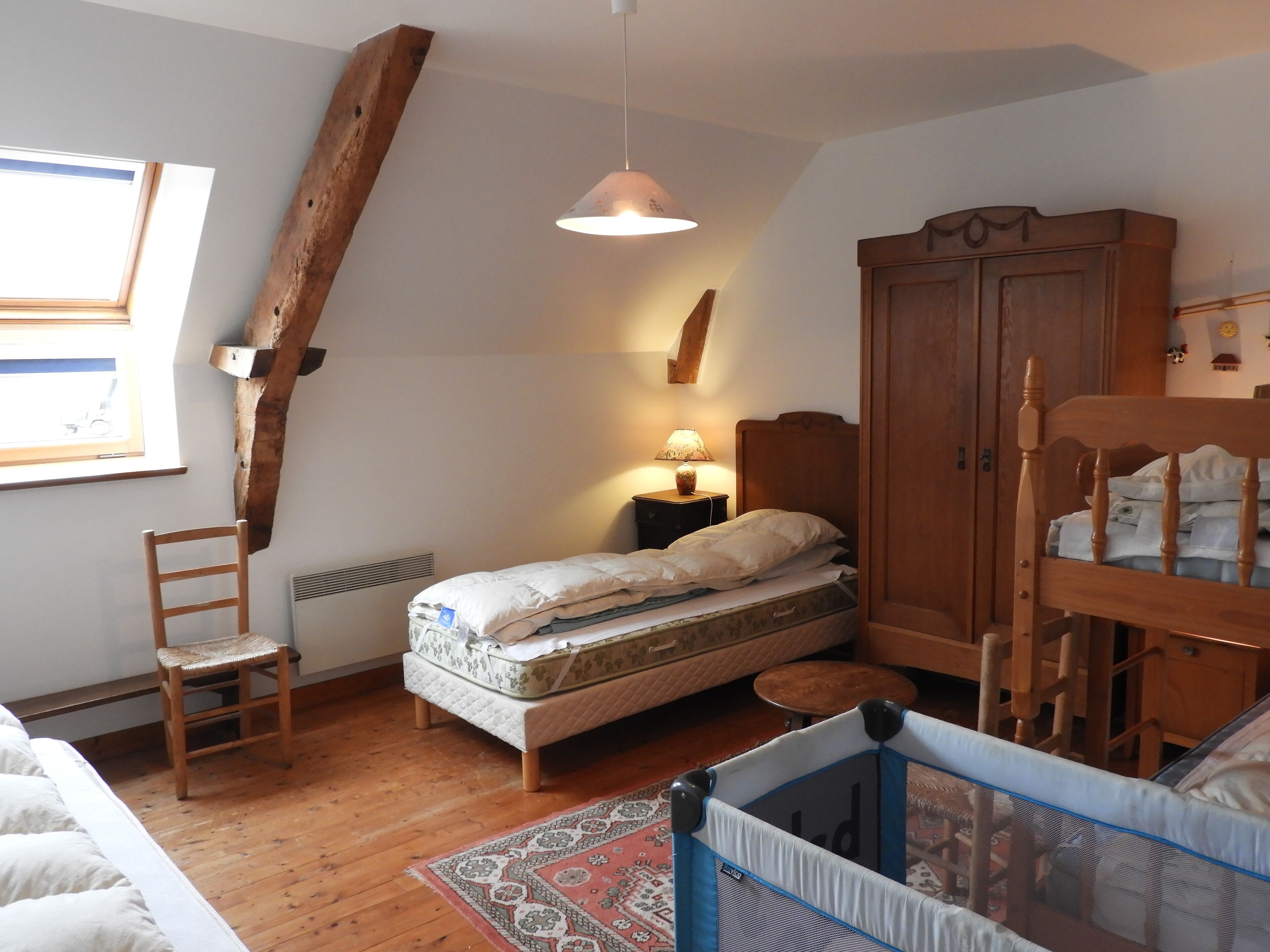 4 Schlafzimmer, Schreibtisch, Bügeleisen/Bügelbrett, Reisekinderbett