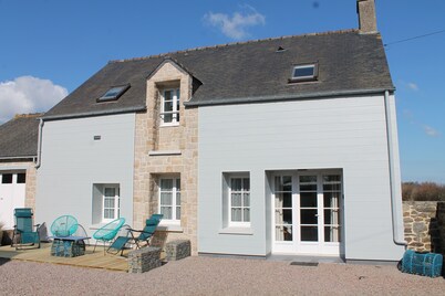 House on the outskirts of Saint Malo and on the banks of the Rance, 2 bedrooms, 2 bathrooms 