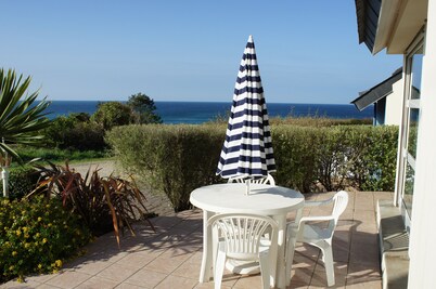 Cálida y cómoda casa con vista de 180° del mar en Plouhinec.