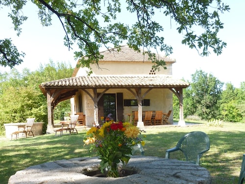 Maison avec jardin, bbq, aire de jeux, pétanque, terrain volley, badminton