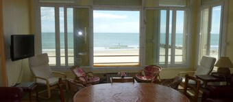 Hus eksepsjonell beliggenhet mot sjøen, direkte tilgang til stranden