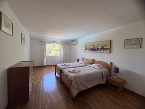 4 Schlafzimmer, Bügeleisen/Bügelbrett, WLAN, Bettwäsche
