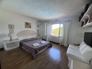 4 chambres, fer et planche à repasser, Wi-Fi, draps fournis