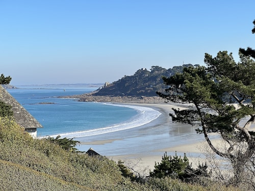 Schöne sonnige Wohnung, Meerblick, direkter Zugang zum Strand zu Fuß.  Wifi