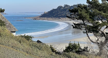 Schöne sonnige Wohnung, Meerblick, direkter Zugang zum Strand zu Fuß. Wifi