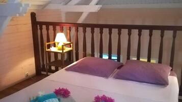 3 dormitorios, tabla de planchar con plancha, cuna de viaje