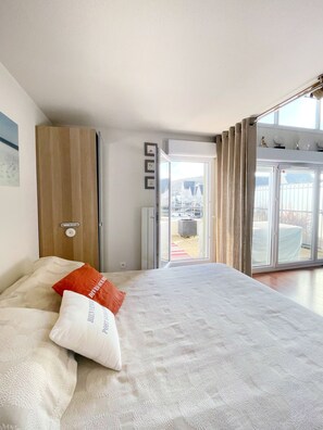 3 bedrooms, iron/ironing board, free WiFi, bed sheets