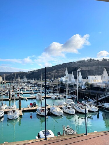 Loft Duplex avec Terrasse, Superbe vue sur Port Guillaume, 7mn de la plage