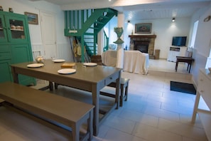 Dining - Old house near beach between Crozon Camaret Wifi calm bright garden (Crozon)