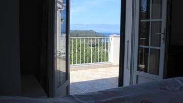 6 quartos, ferros/tĂĄbuas de passar roupa, Wi-Fi, roupa de cama