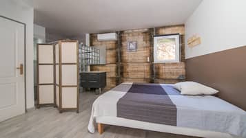 4 makuuhuonetta, silitysrauta/-lauta, vauvan matkasÀnky, ilmainen Wi-Fi