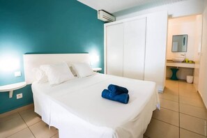 4 bedrooms, iron/ironing board, free WiFi, bed sheets - Villa Les Amandiers, private access to the beach (Le Diamant)