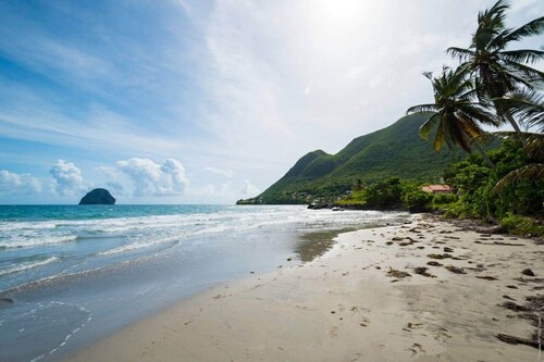 Villa Les Amandiers, private access to the beach