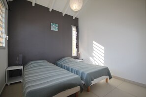3 dormitorios, tabla de planchar con plancha, wifi gratis y ropa de cama
