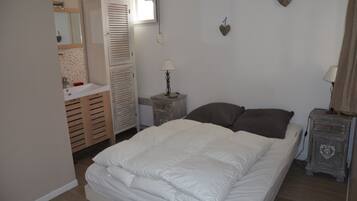 3 chambres, fer et planche à repasser, Wi-Fi gratuit