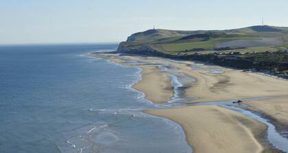 WISSANT heart of the village: Spacious and bright apartment at 50m from the sea