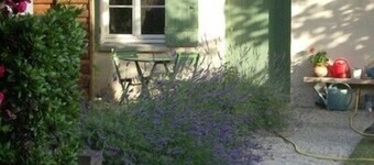 Avignon, charming guest cottage in a town house with garden