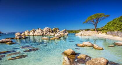 VILLA 4* ! Private heated pool, spa and play areas!