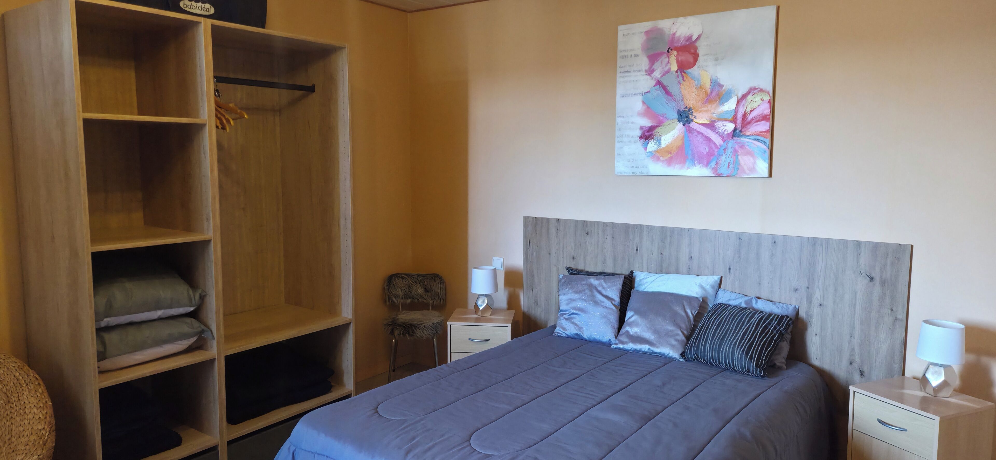 1 slaapkamer, een strijkplank/strijkijzer, reisbedje, gratis wifi